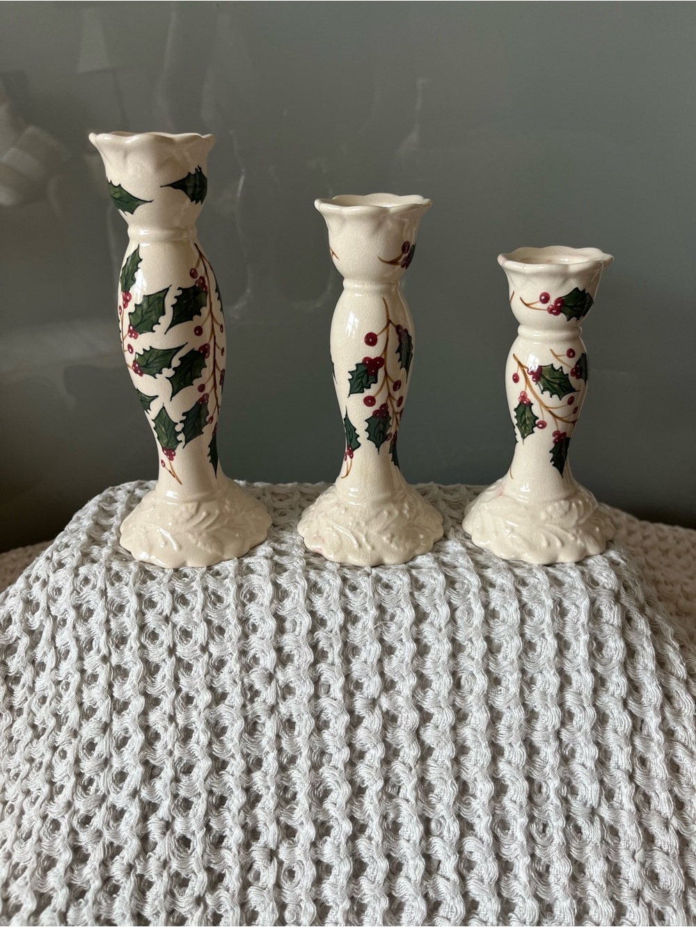 Cream Ceramic Holly Candlestick Set - 3 Pieces 383